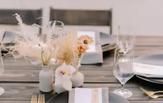 we love the gold cutlery and simple decor